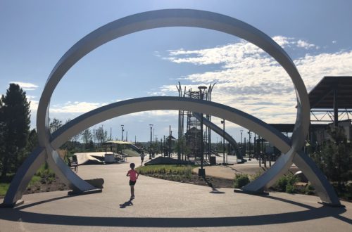 Denver-Premium-Outlets-Park-entrance