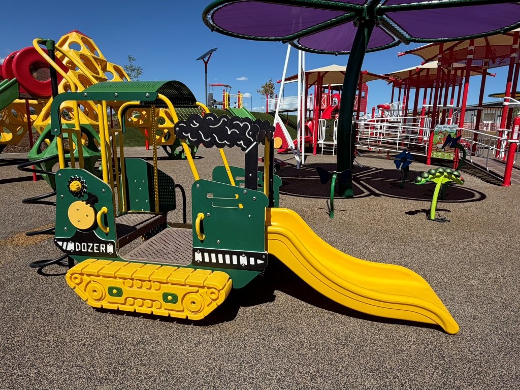 cute tractor play structure for toddlers